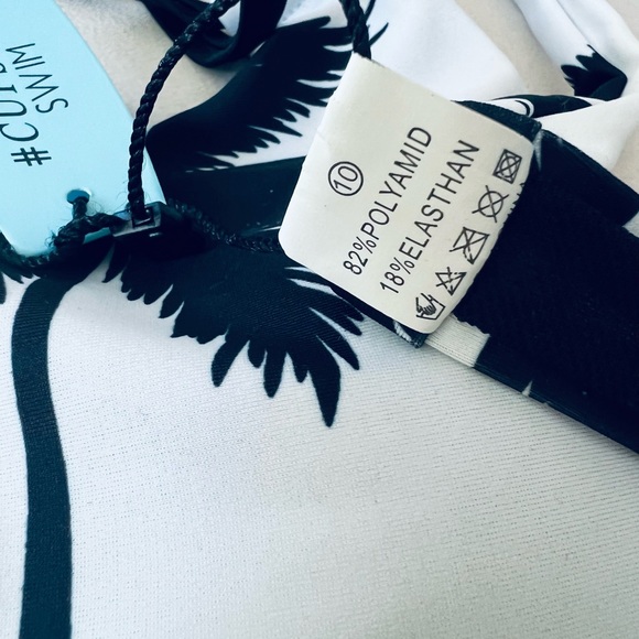 CHEEKY GAL 2 piece Bikini Black & White Hawaiian Print Beautiful Bathing Suit - Picture 15 of 16